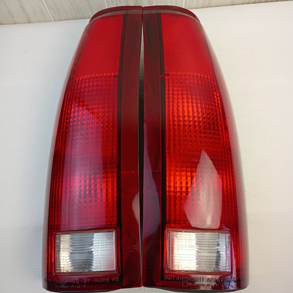 88-98 Old Body Style Chevy/GMC  Truck Taillight Assemblies OEM LH &RH (Used)
